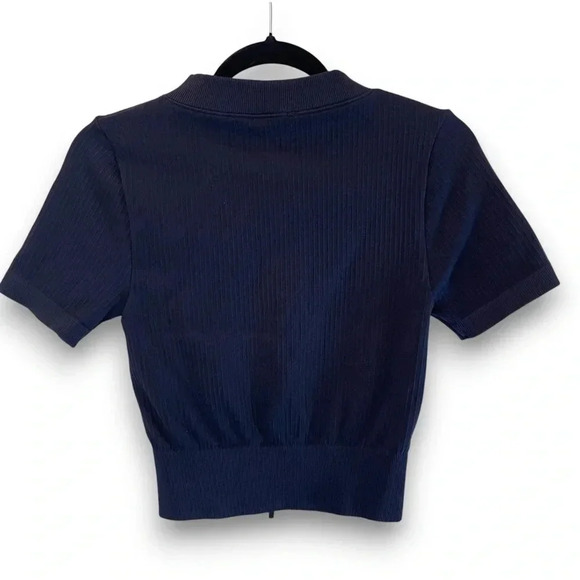 NWOT Angel Cult Black Ribbed Short Sleeve Yoga Crop Top with Zipper Size M - Picture 4 of 6